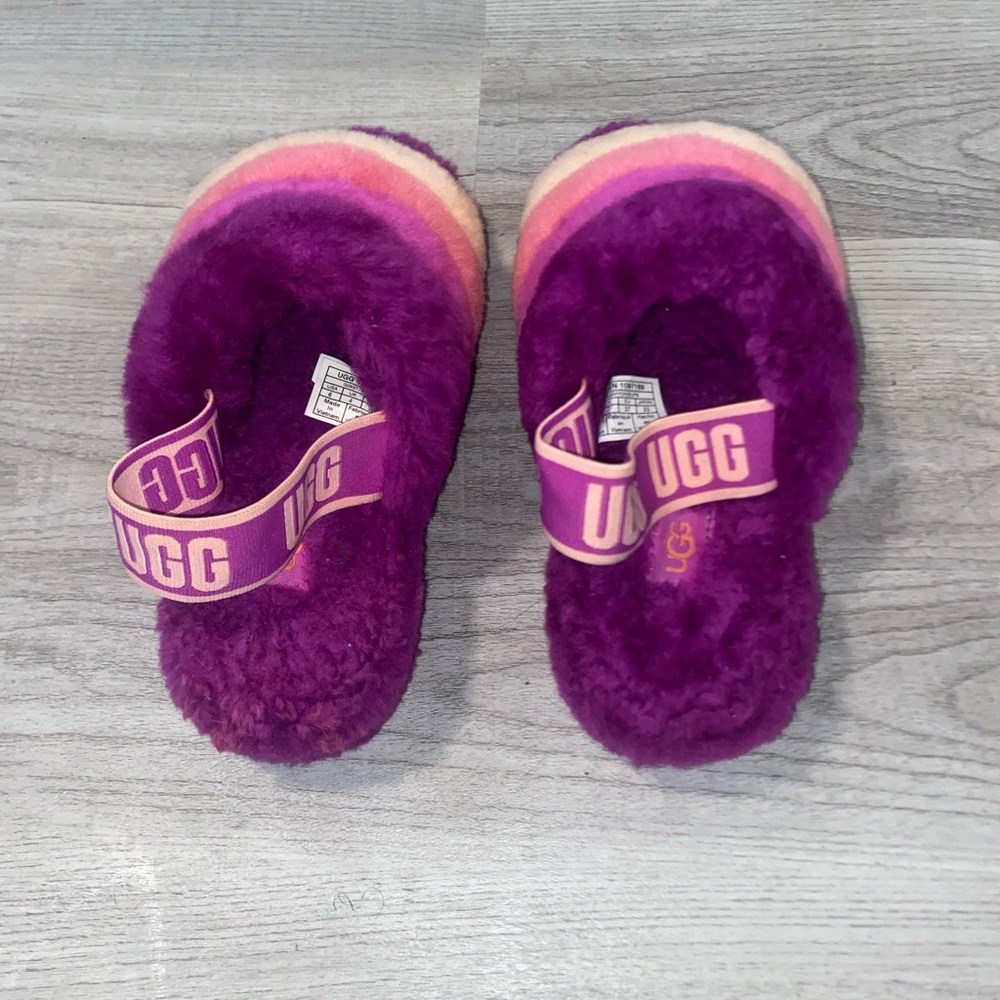 UGG SLIPPERS/SLIDES